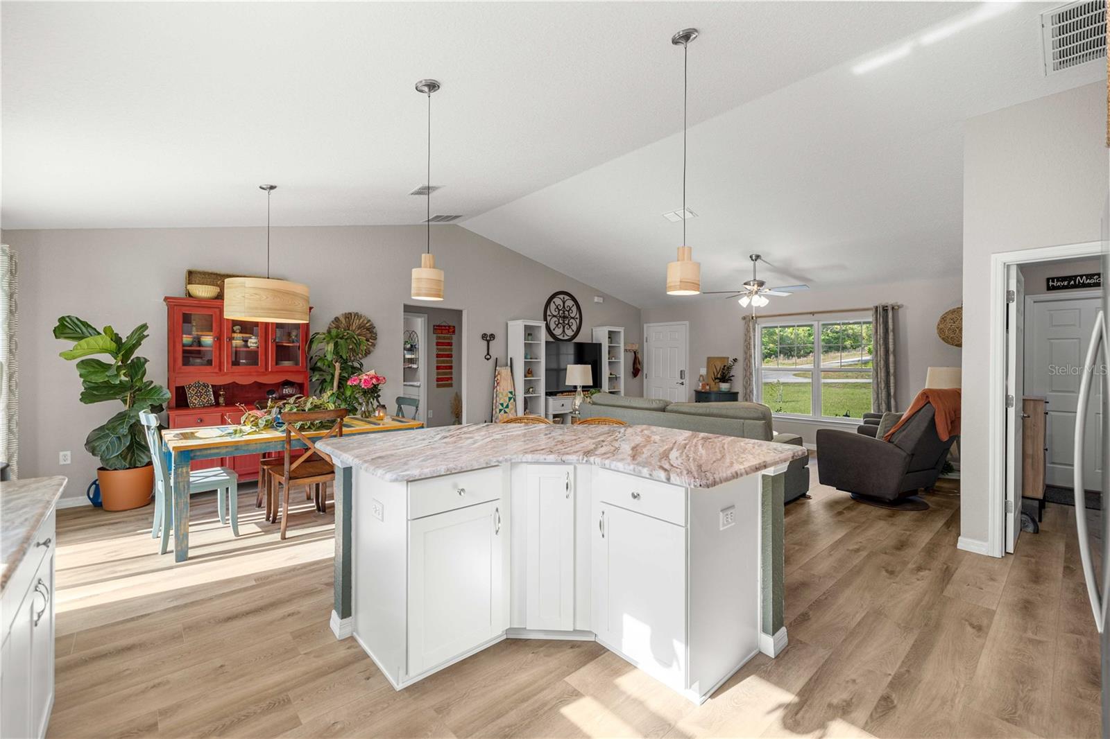 RAINBOW LAKES ESTATE - Residential