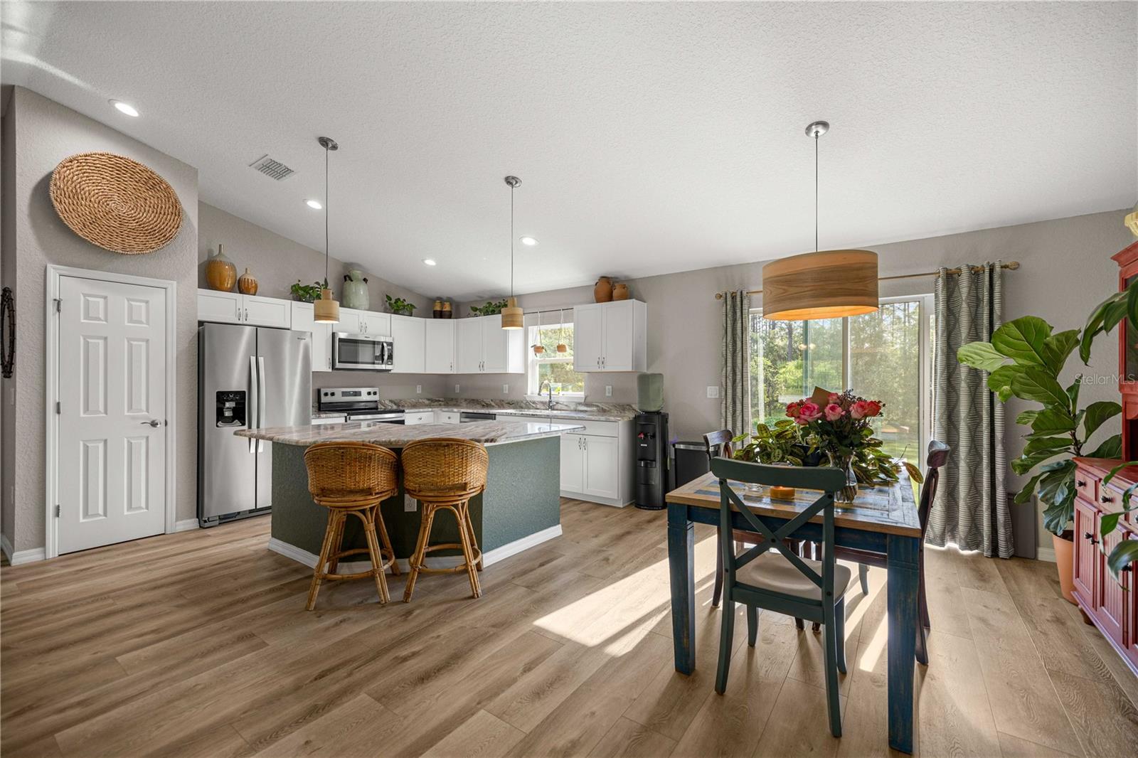 RAINBOW LAKES ESTATE - Residential