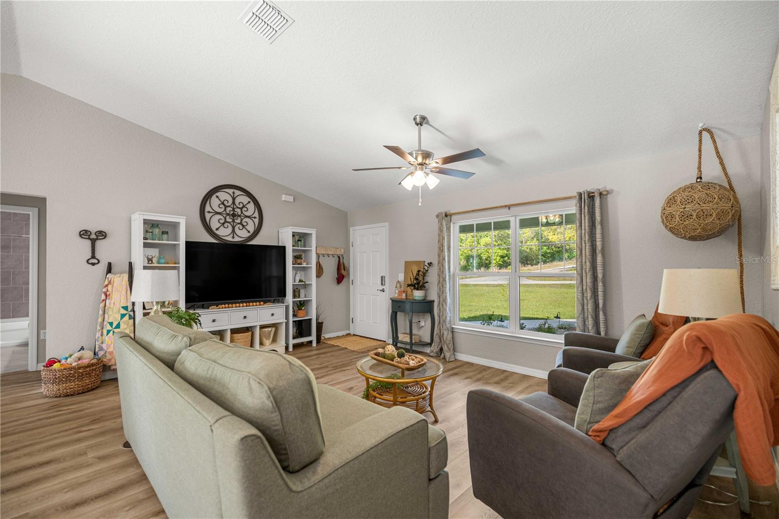 RAINBOW LAKES ESTATE - Residential