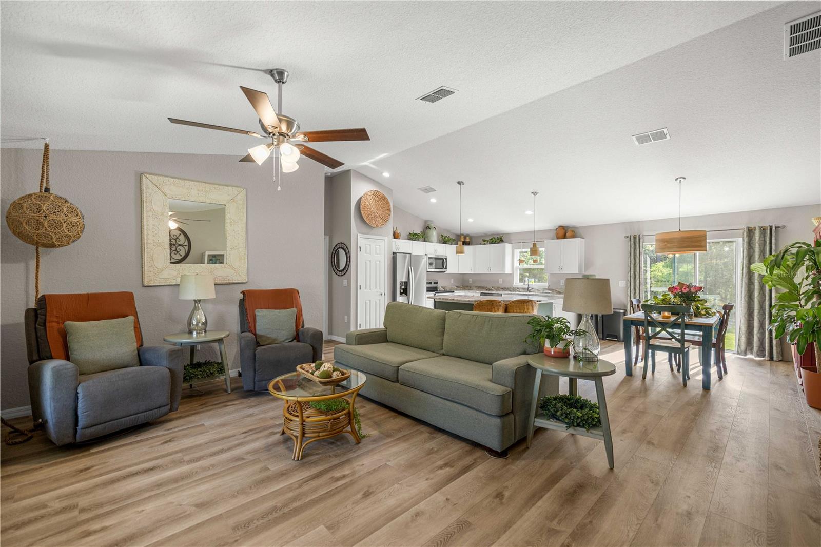 RAINBOW LAKES ESTATE - Residential