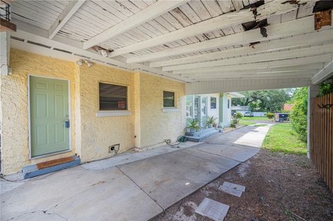 A home in LAKELAND