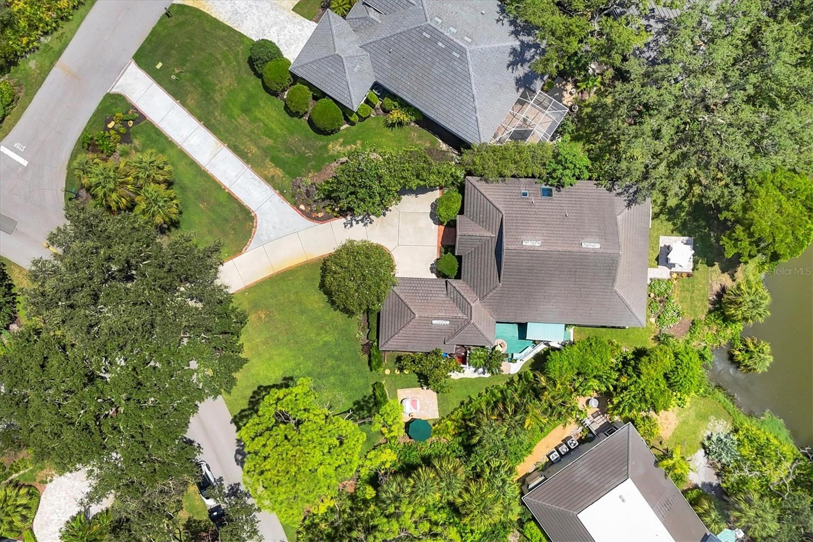 BISHOPS COURT AT OAKS PRESERVE - Residential