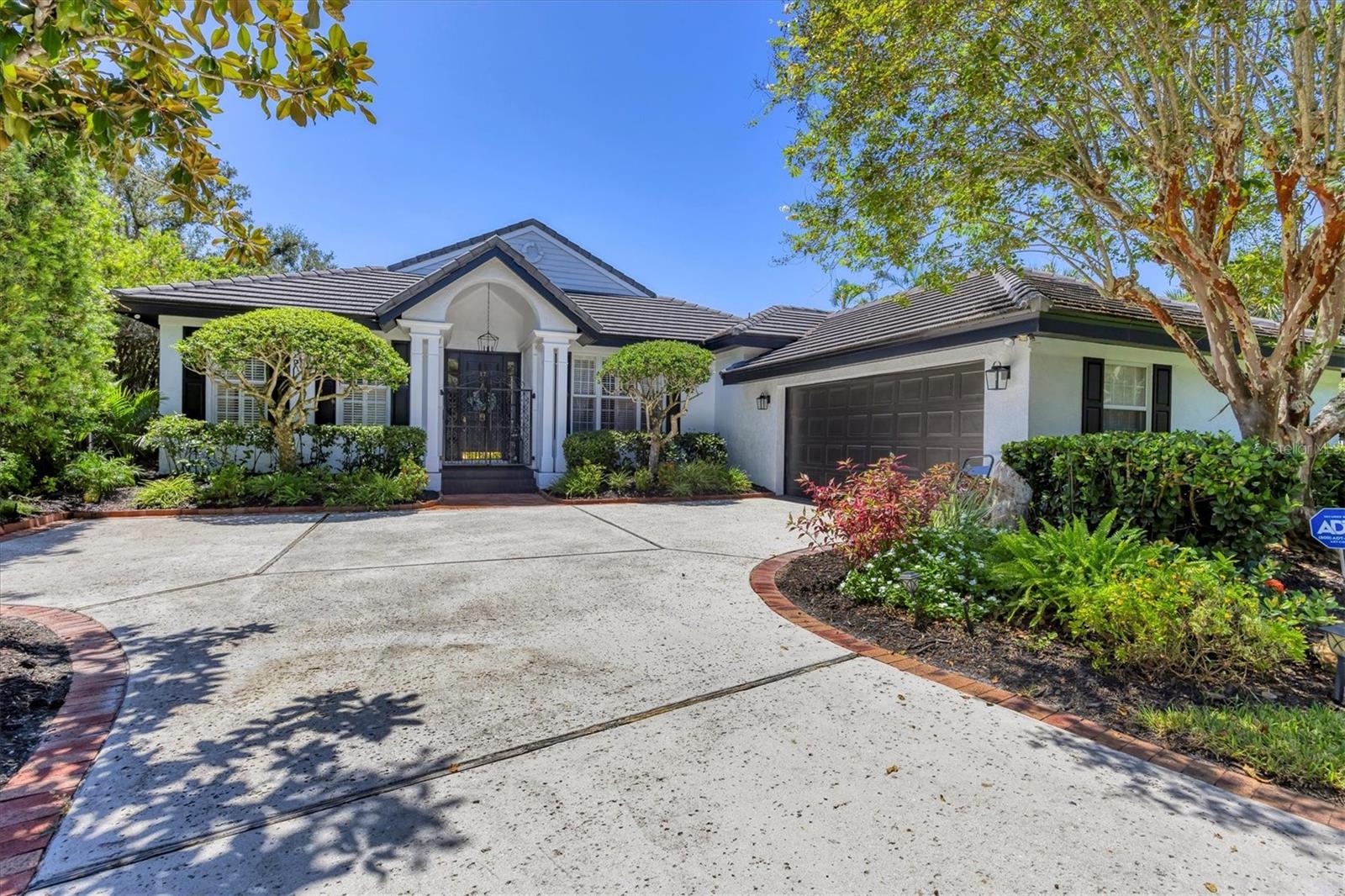 BISHOPS COURT AT OAKS PRESERVE - Residential