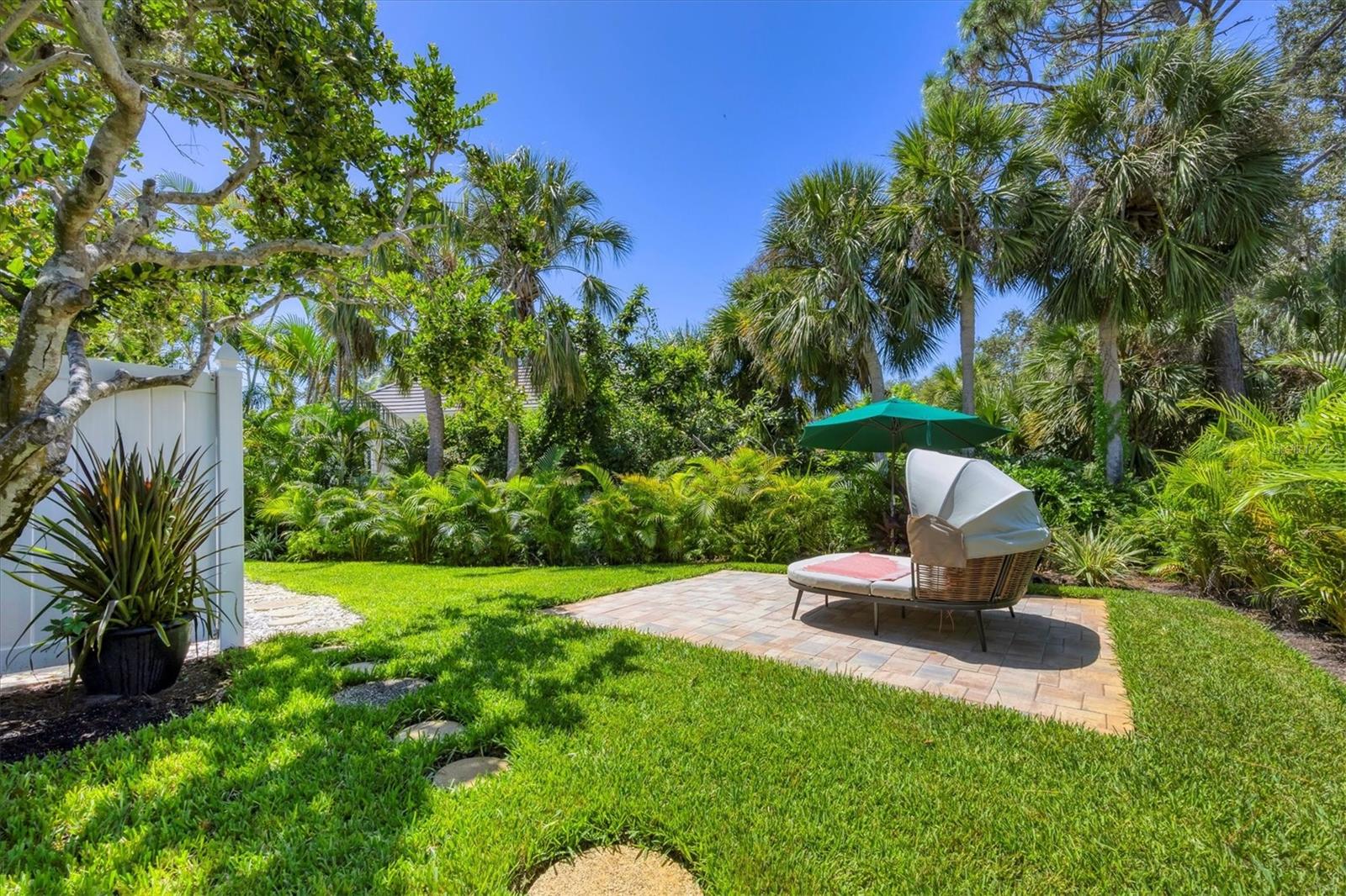 BISHOPS COURT AT OAKS PRESERVE - Residential