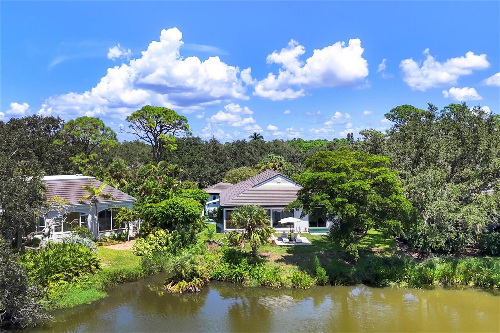 BISHOPS COURT AT OAKS PRESERVE - Residential