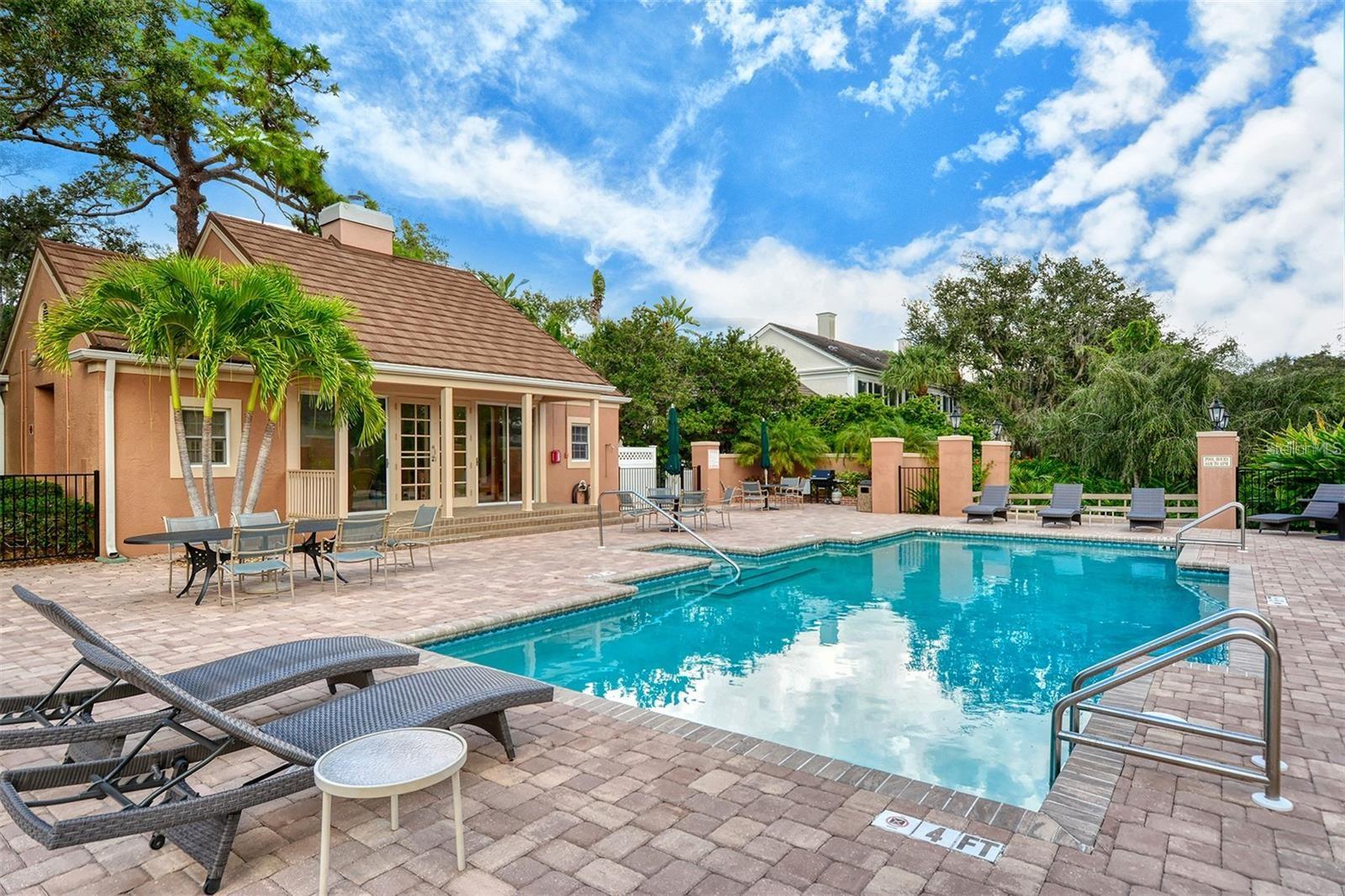 BISHOPS COURT AT OAKS PRESERVE - Residential