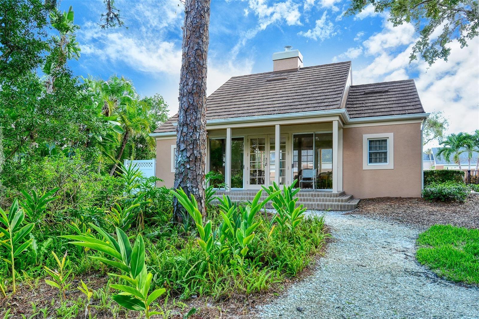 BISHOPS COURT AT OAKS PRESERVE - Residential