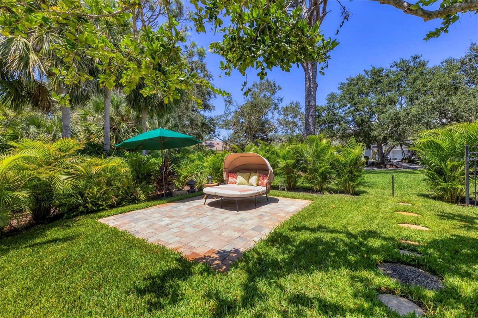 BISHOPS COURT AT OAKS PRESERVE - Residential