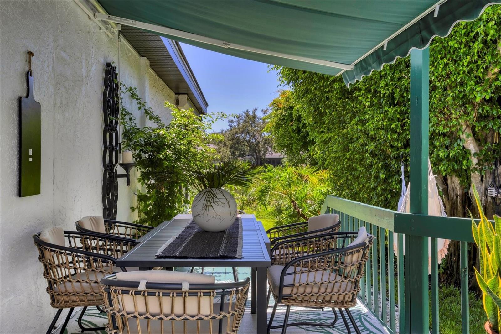 BISHOPS COURT AT OAKS PRESERVE - Residential