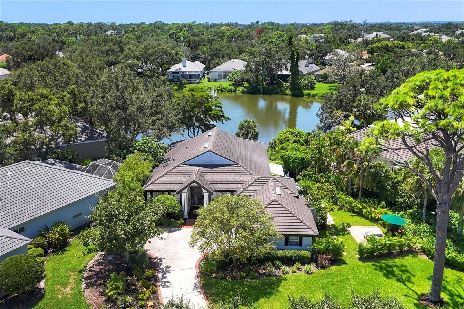 BISHOPS COURT AT OAKS PRESERVE - Residential