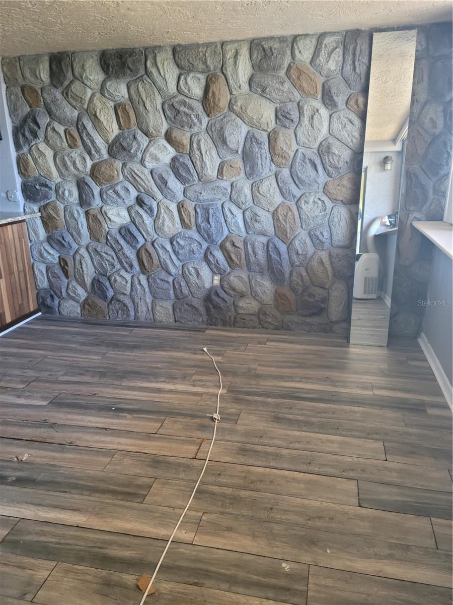 SEMINOLE-ON-THE-GREEN CAVALIER BLDG - Residential