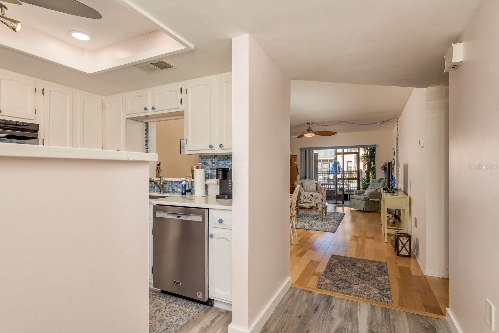 VILLA PLUMOSA CONDO - Residential