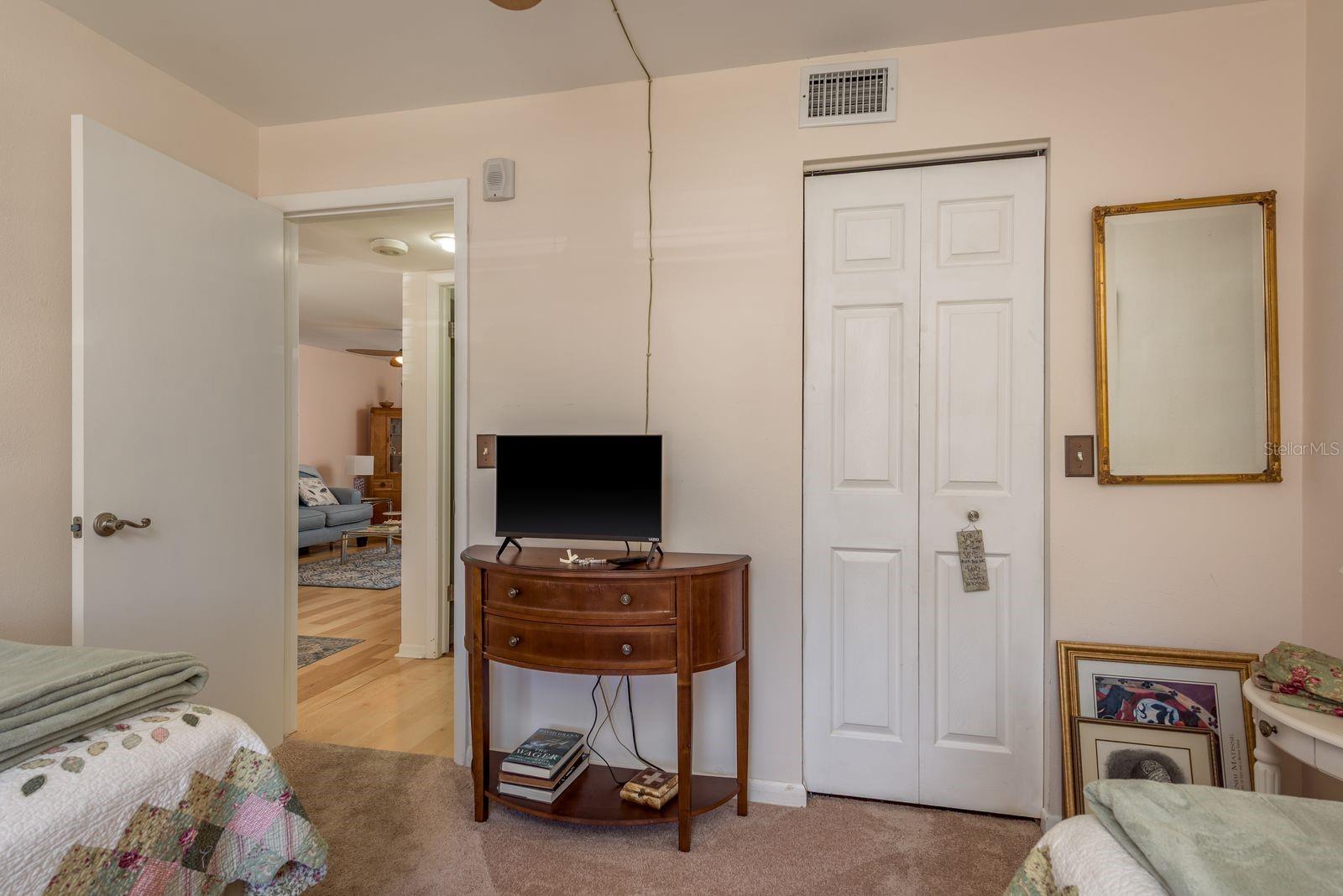 VILLA PLUMOSA CONDO - Residential