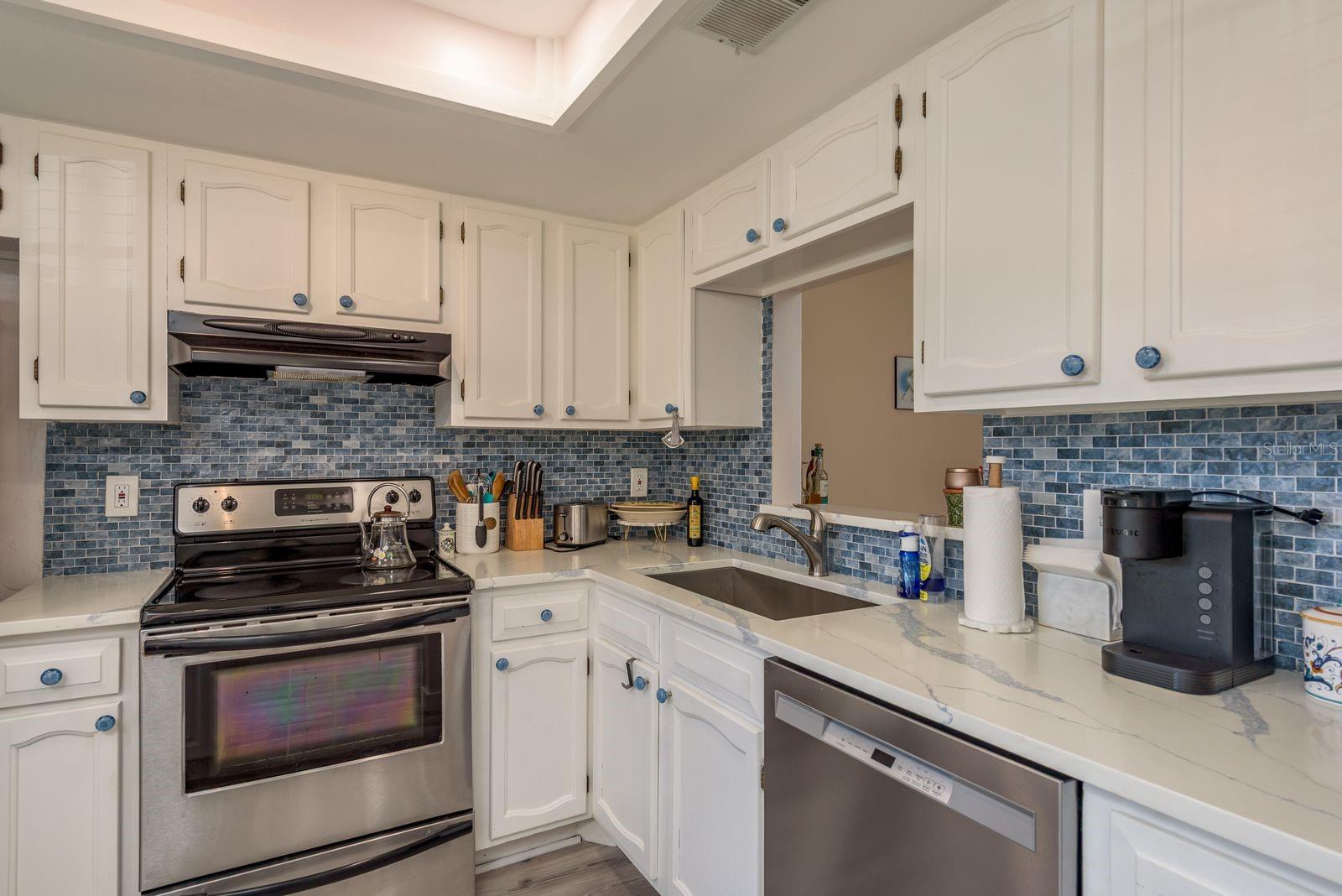 VILLA PLUMOSA CONDO - Residential