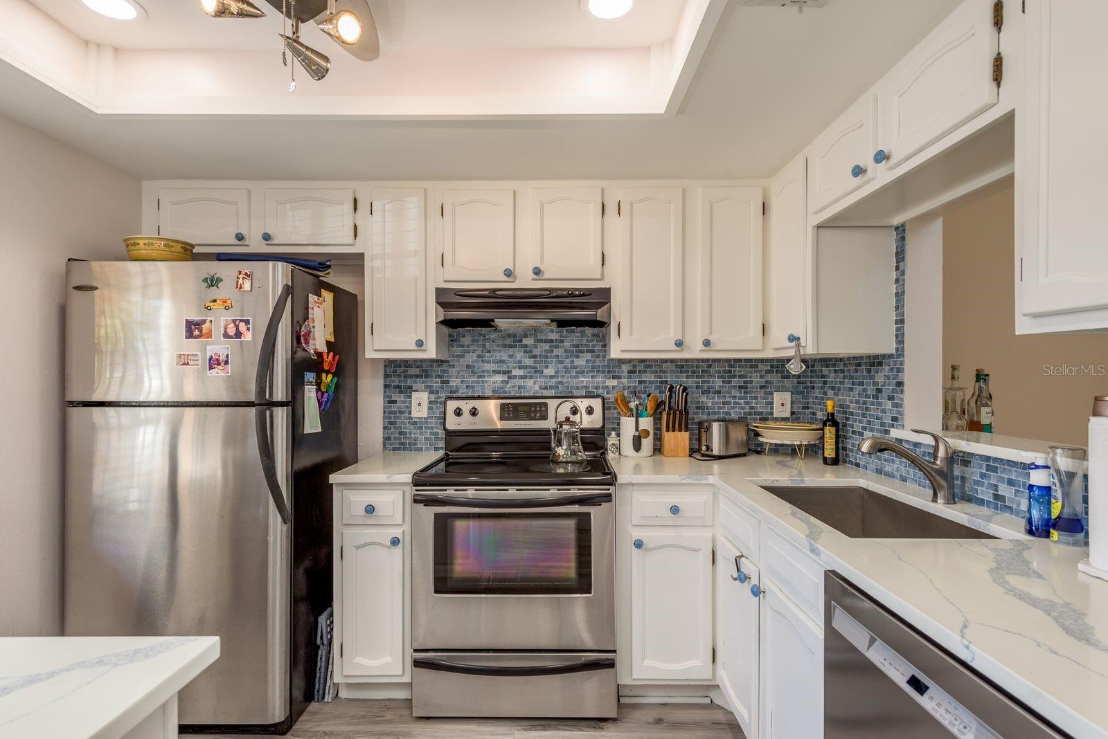 VILLA PLUMOSA CONDO - Residential