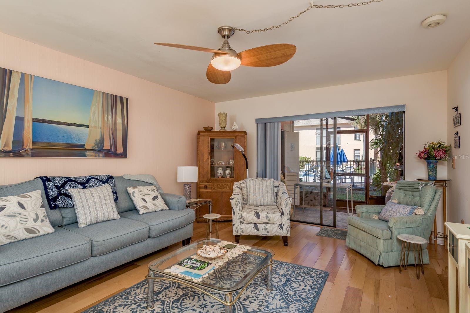 VILLA PLUMOSA CONDO - Residential