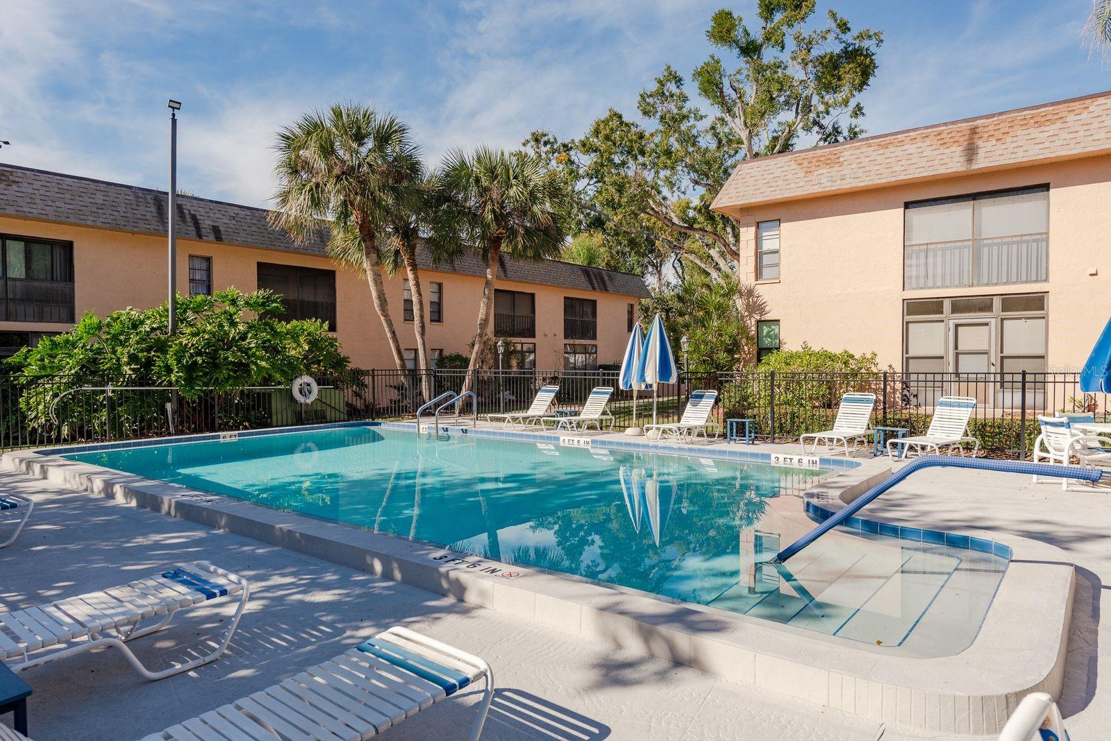 VILLA PLUMOSA CONDO - Residential