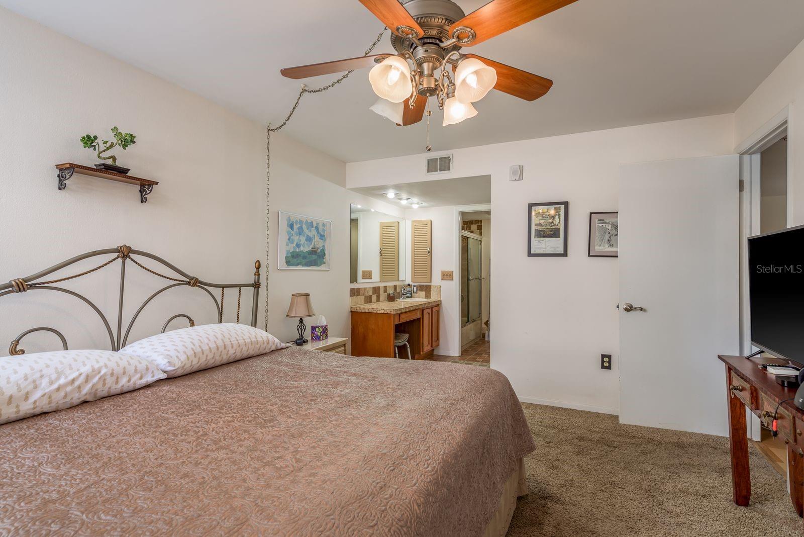 VILLA PLUMOSA CONDO - Residential