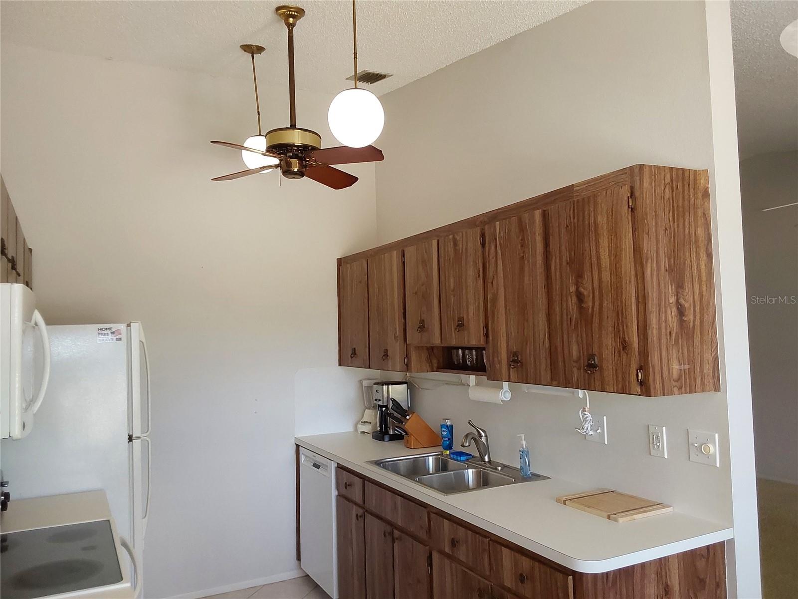 CORTEZ VILLAS CONDO 11 PH B - Residential