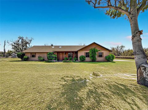 Photo of 3809 Porter Road, Lithia, FL 33547 (MLS # L4959120)