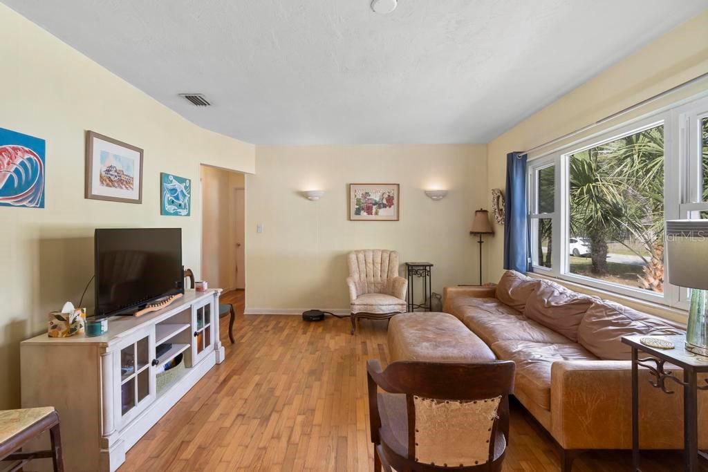 514 LAND O LAKES COURT