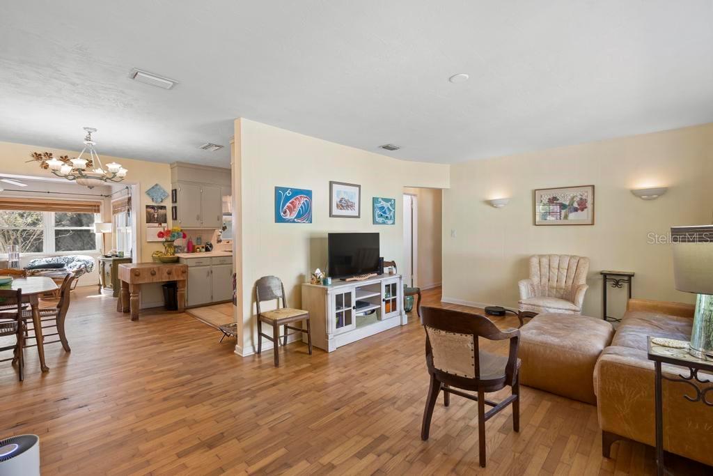 514 LAND O LAKES COURT