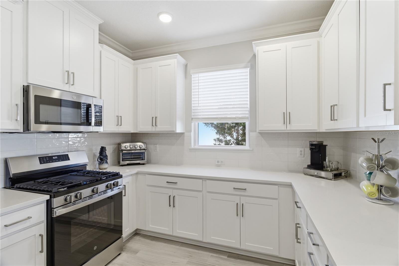 AZARIO ESPLANADE PH VII - Residential