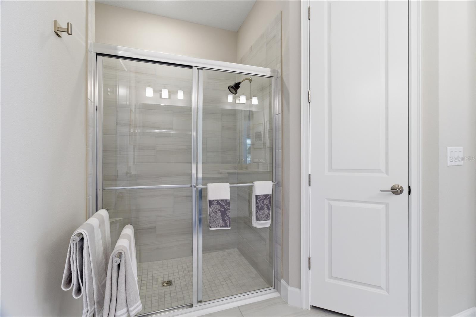 AZARIO ESPLANADE PH VII - Residential