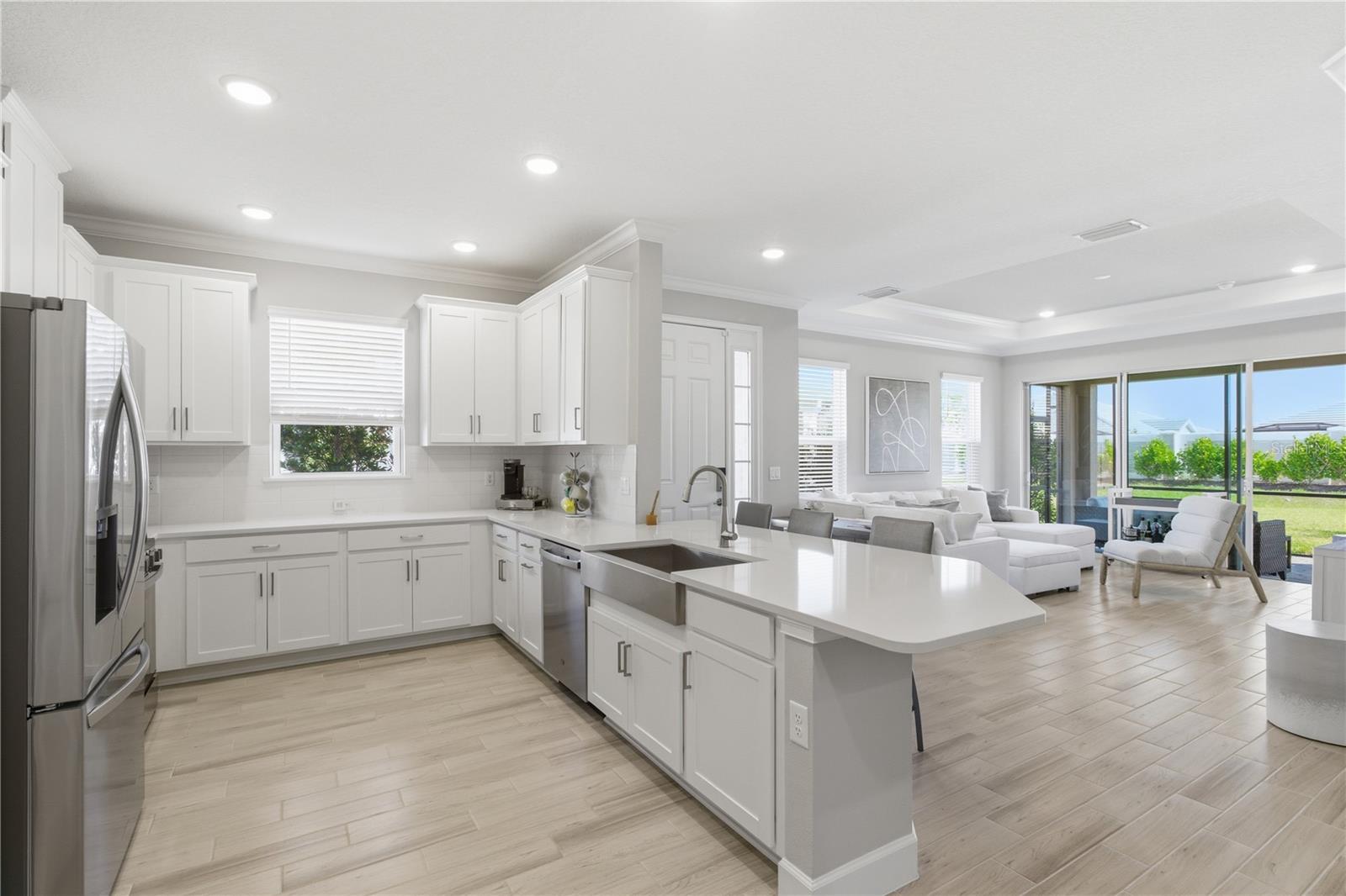 AZARIO ESPLANADE PH VII - Residential