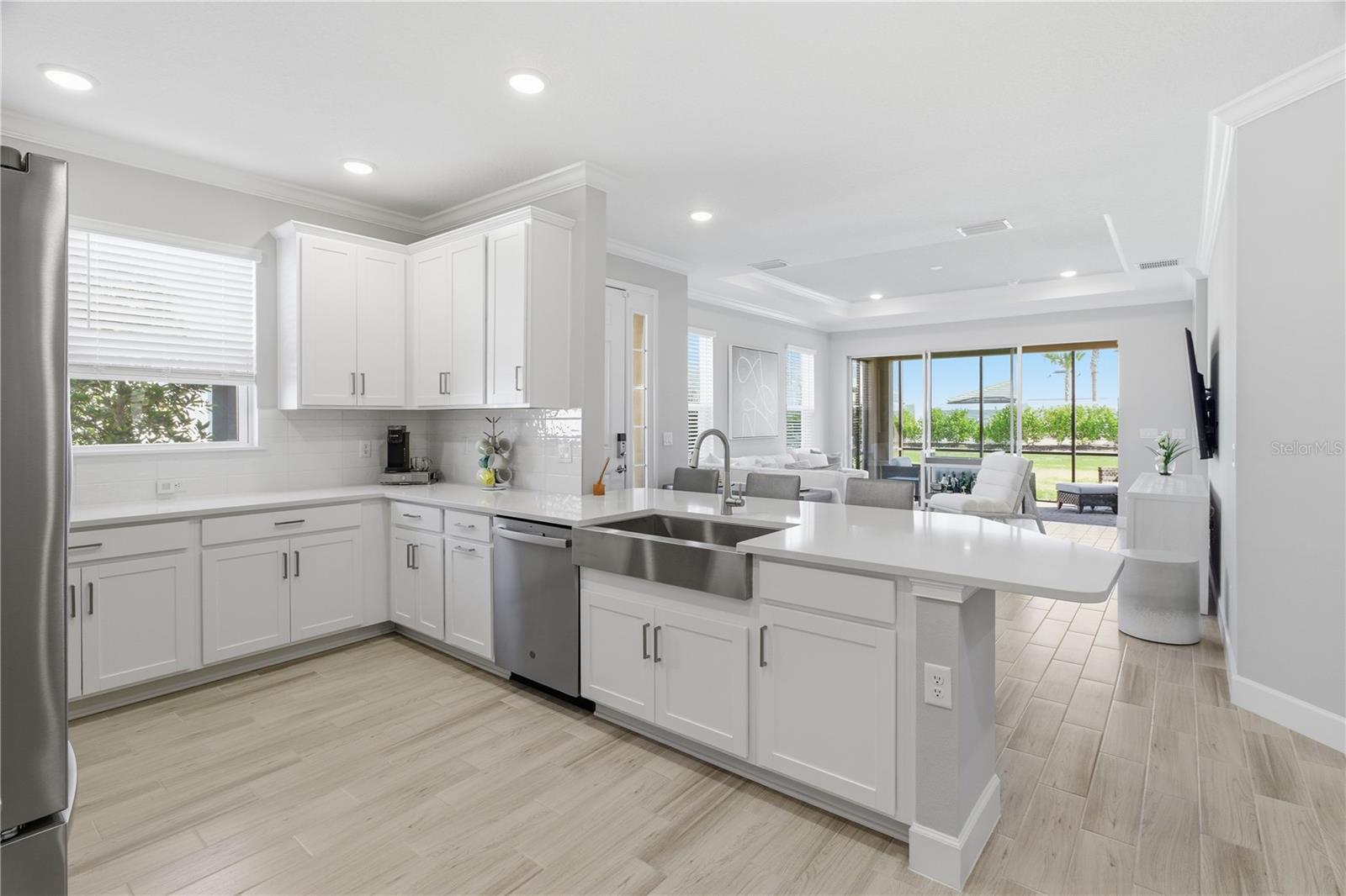 AZARIO ESPLANADE PH VII - Residential