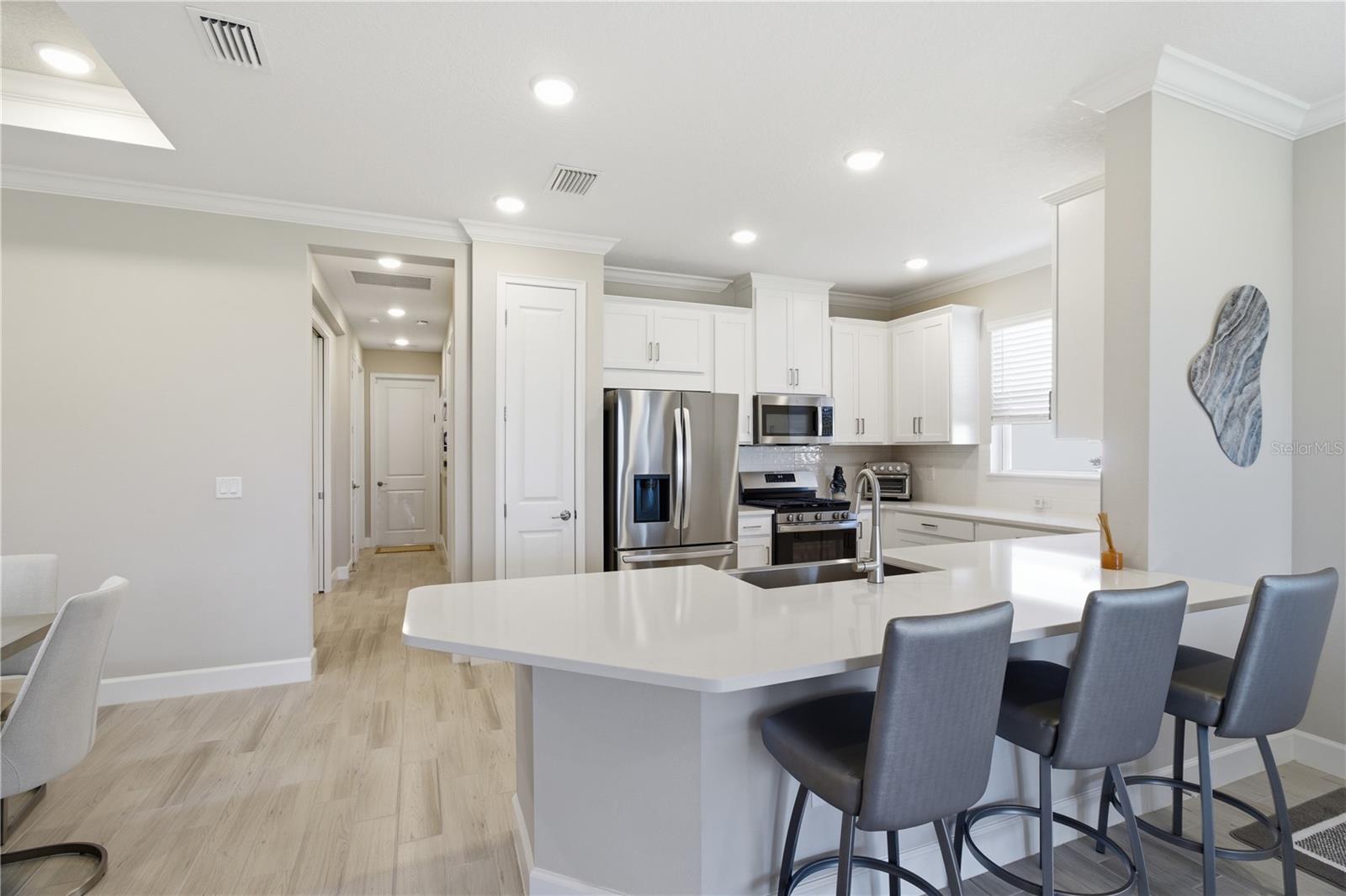 AZARIO ESPLANADE PH VII - Residential