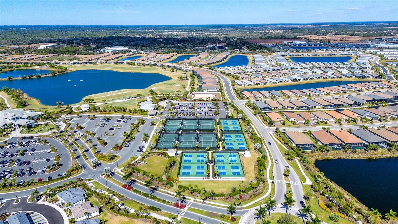 AZARIO ESPLANADE PH VII - Residential