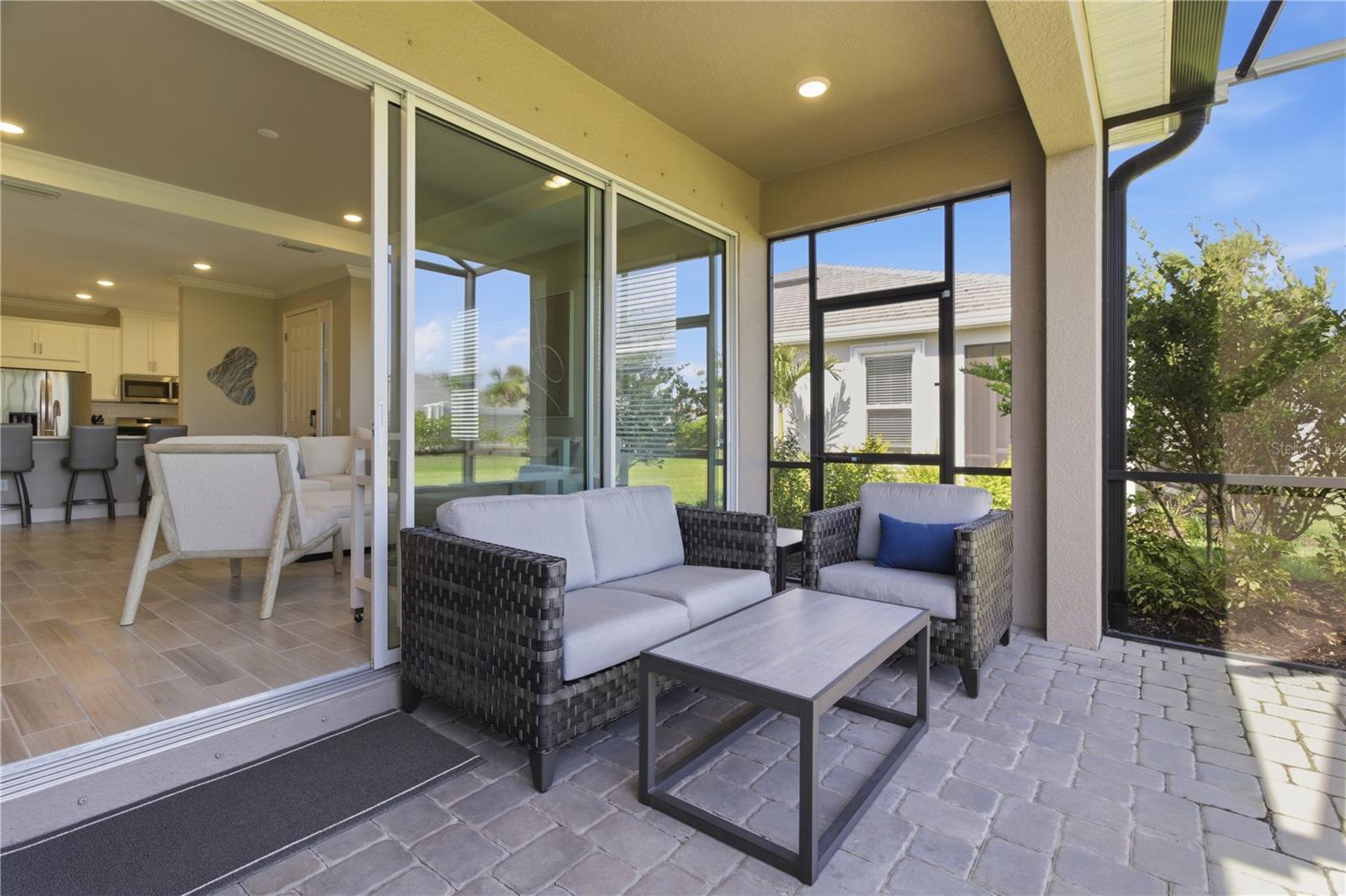 AZARIO ESPLANADE PH VII - Residential