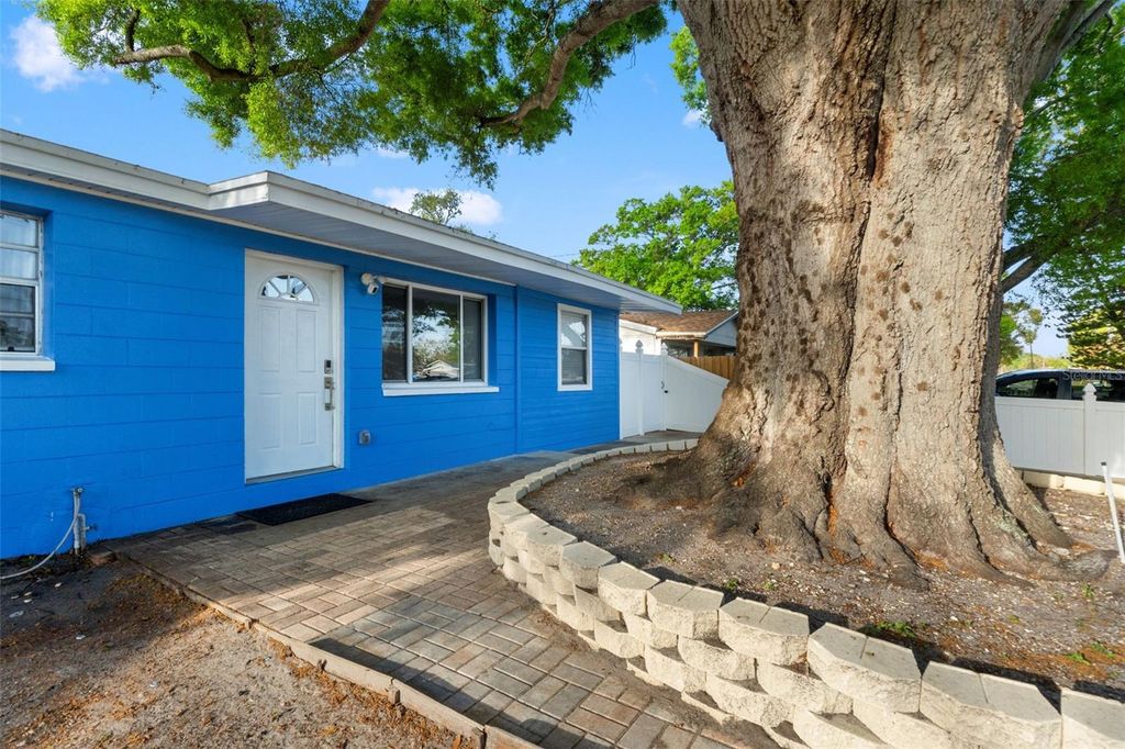 Photo of 8996 Southern Comfort Drive, Largo, FL 33773 (MLS # TB8494306)