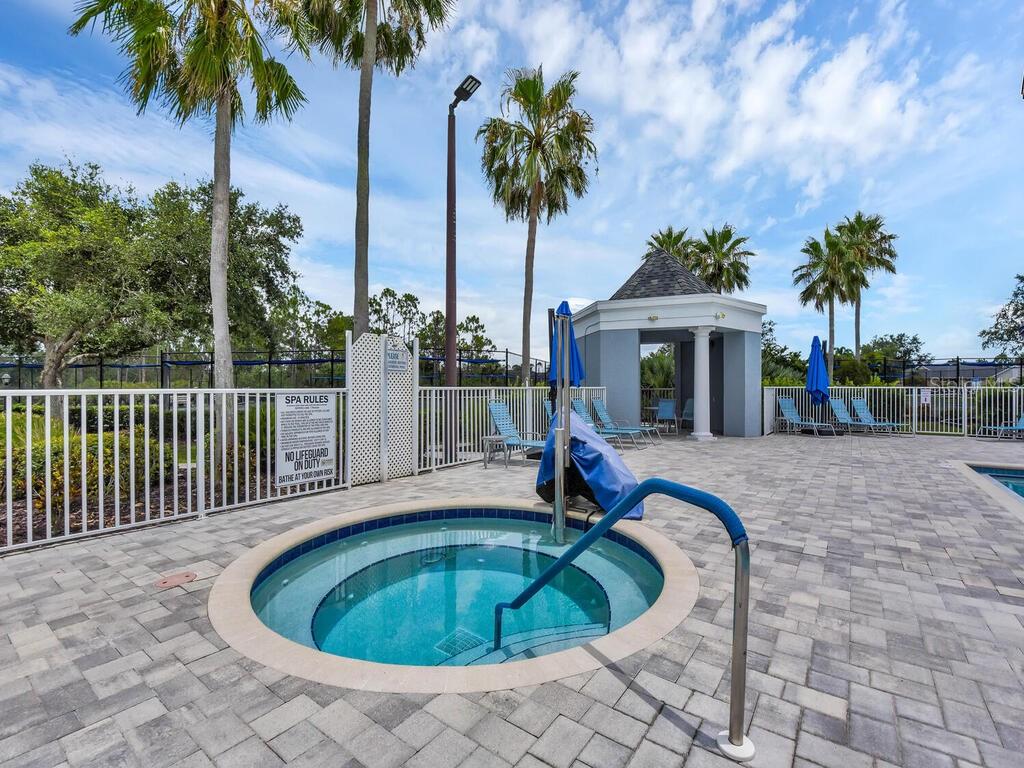 TOWNS AT LAKESIDE - Residential