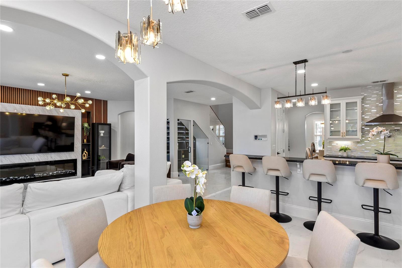 LAKESIDE ESTATES - Residential