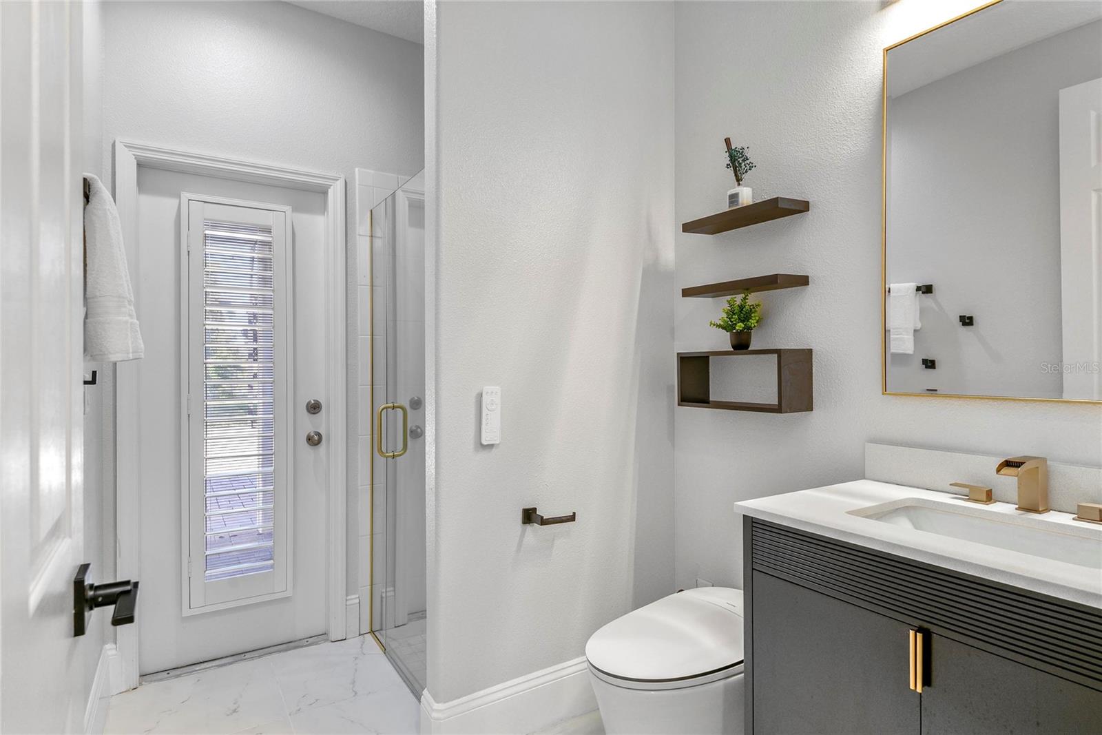 LAKESIDE ESTATES - Residential