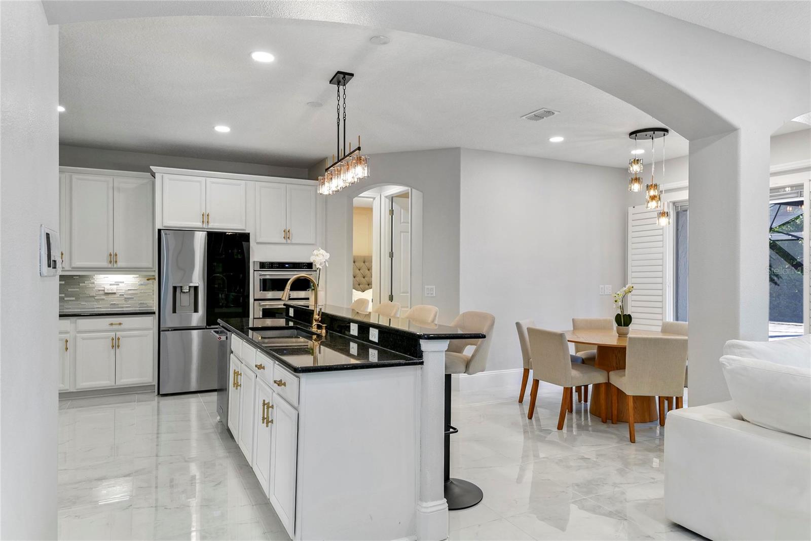 LAKESIDE ESTATES - Residential