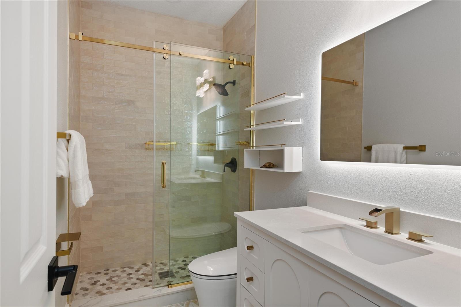 LAKESIDE ESTATES - Residential