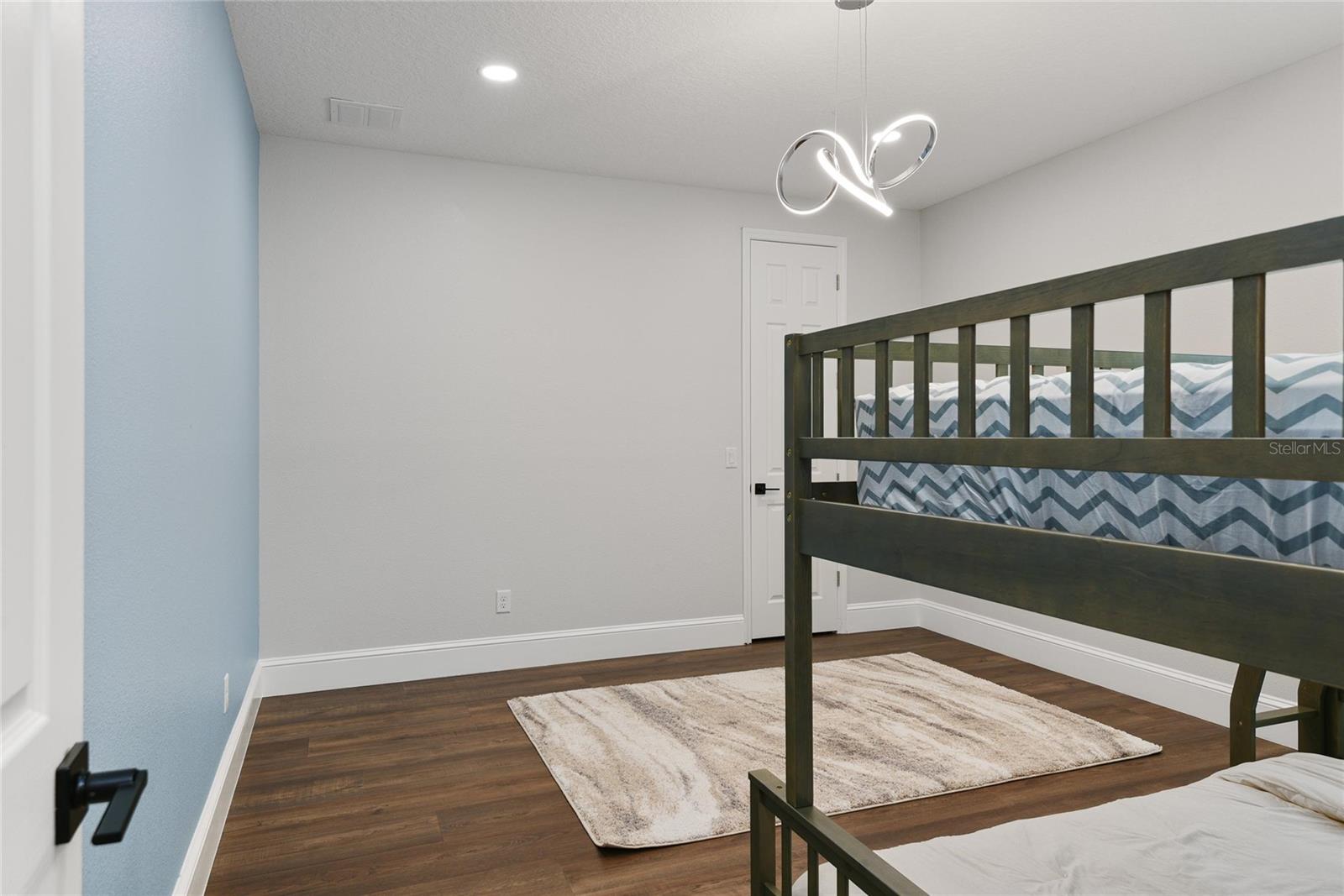 LAKESIDE ESTATES - Residential