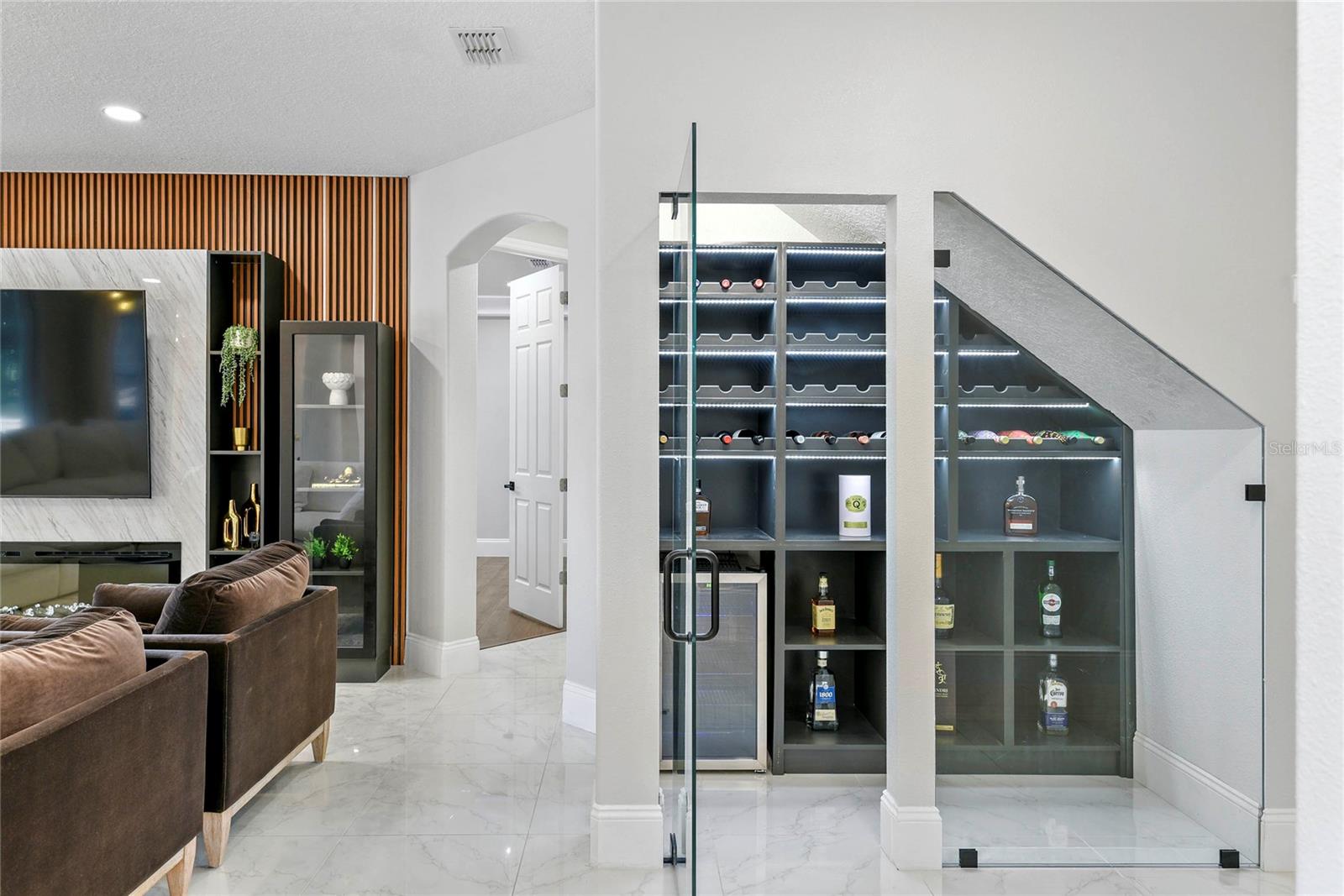 LAKESIDE ESTATES - Residential