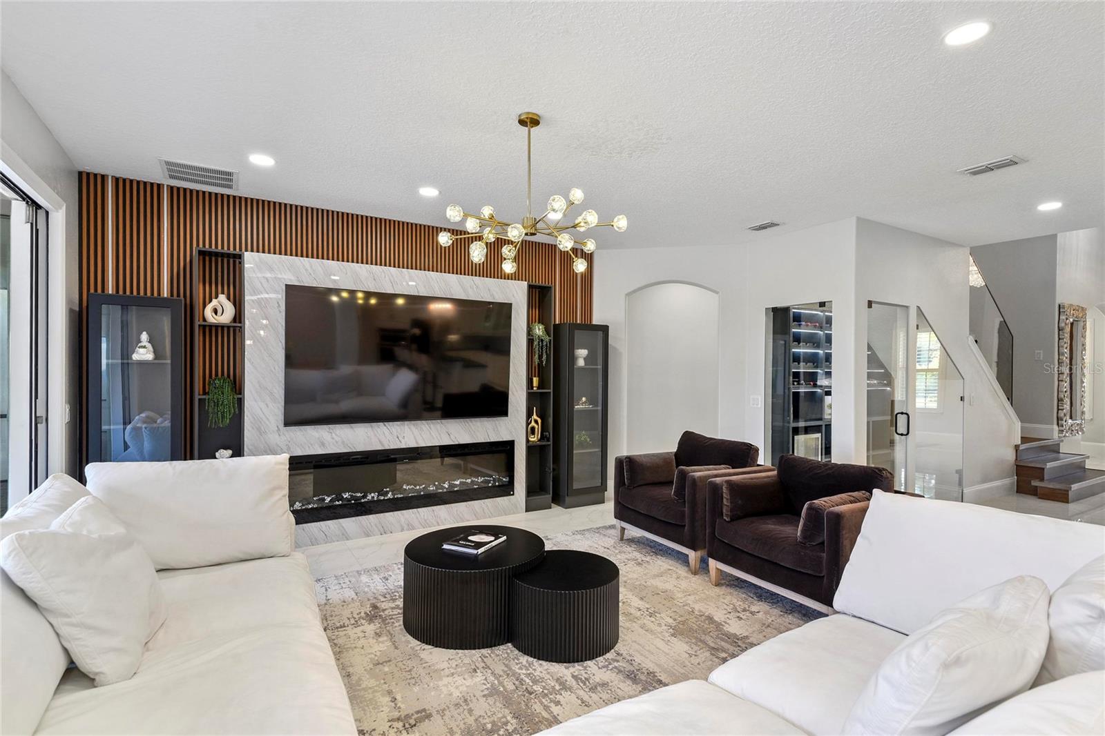 LAKESIDE ESTATES - Residential