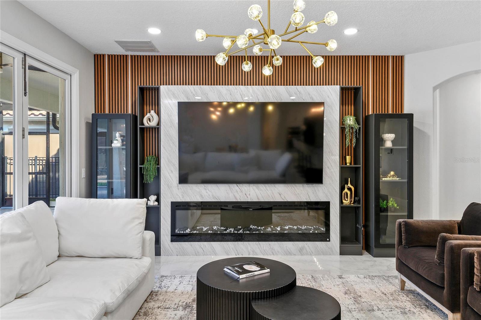 LAKESIDE ESTATES - Residential