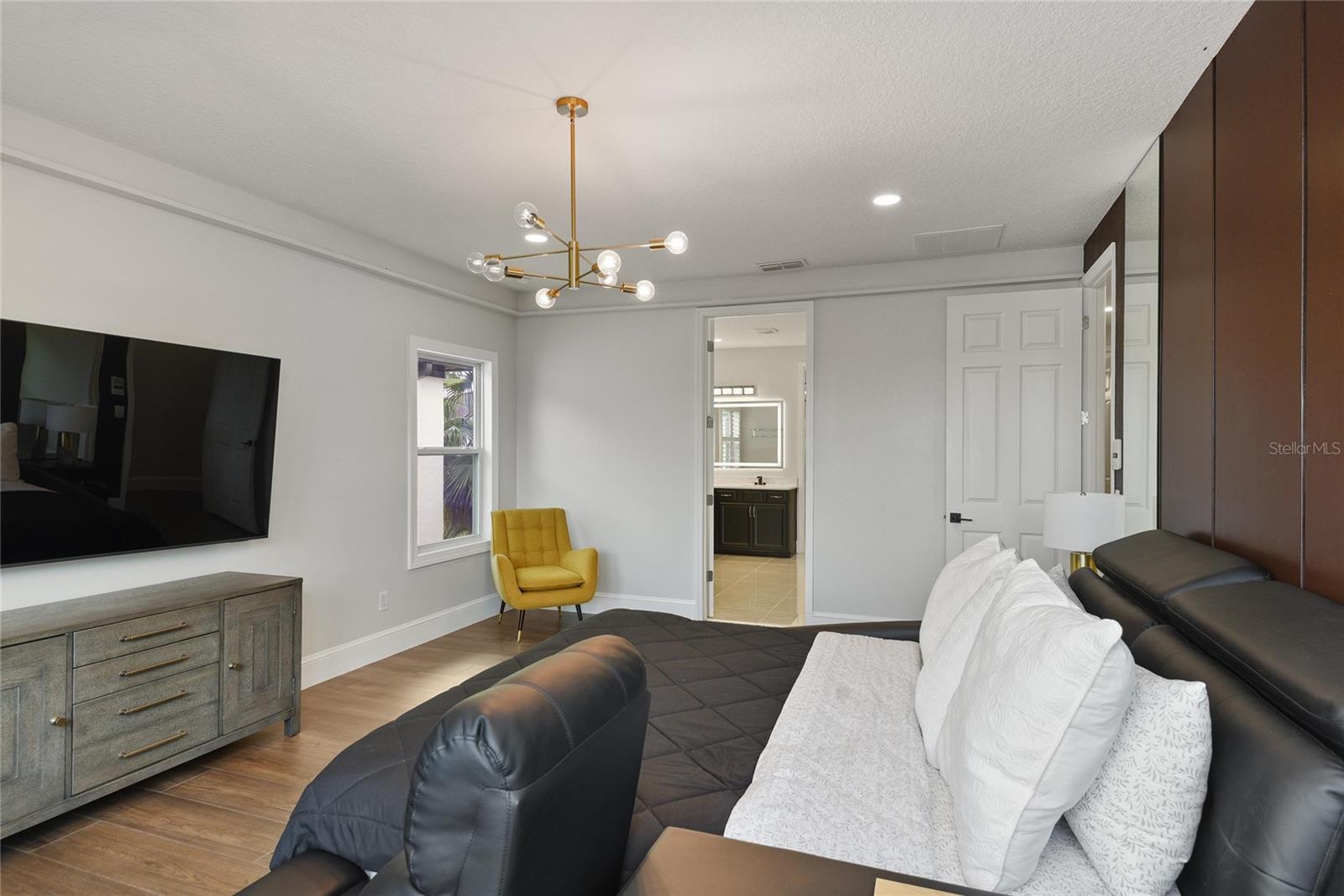 LAKESIDE ESTATES - Residential