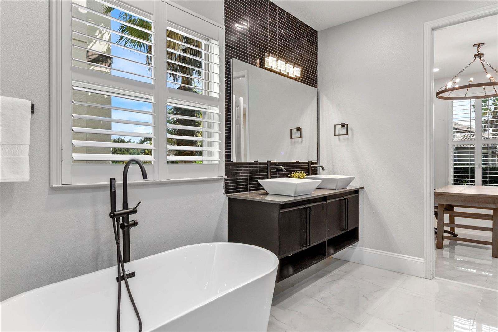 LAKESIDE ESTATES - Residential