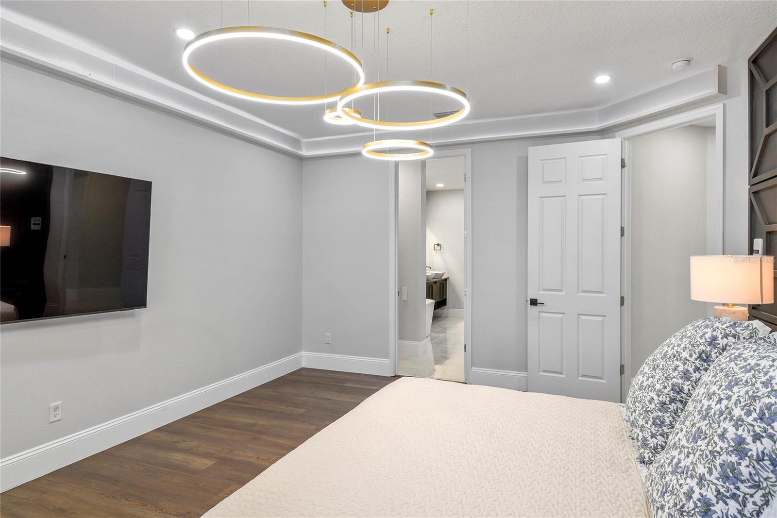 LAKESIDE ESTATES - Residential