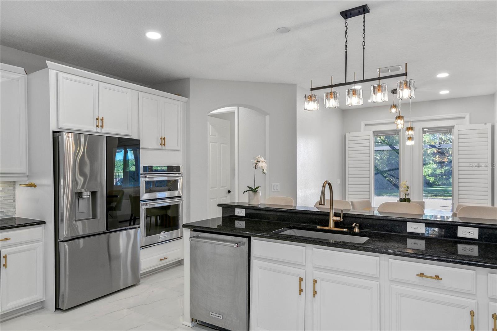 LAKESIDE ESTATES - Residential