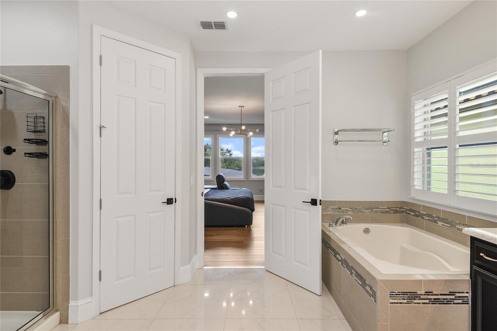 LAKESIDE ESTATES - Residential