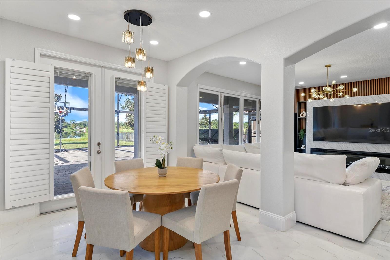 LAKESIDE ESTATES - Residential