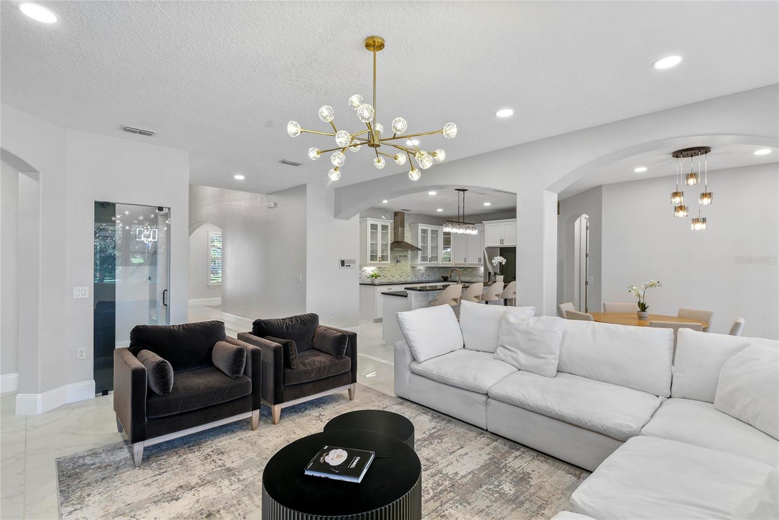 LAKESIDE ESTATES - Residential